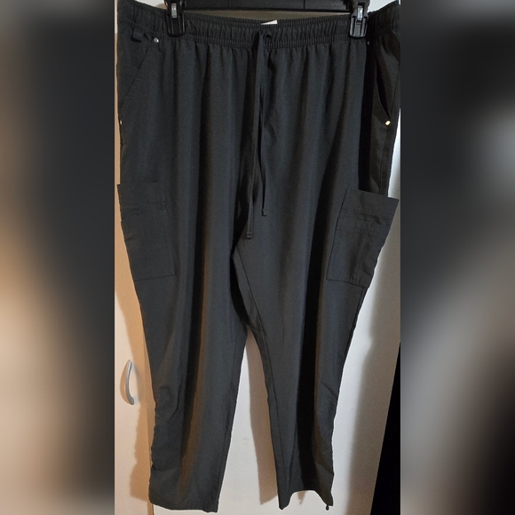 Easy Stretch Scrubs - Picture 9 of 9